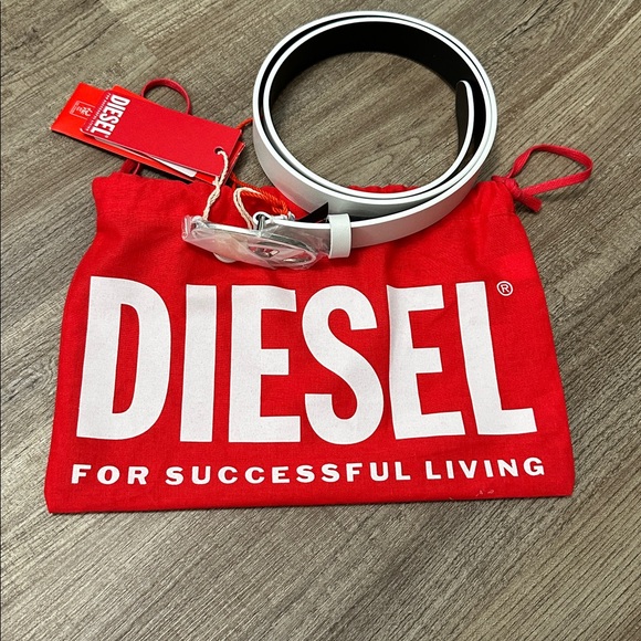 Diesel 2.4cm Leather Belt With Enamelled Oval D Buckle